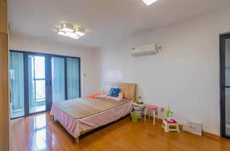 藍山郡法拍房三期G棟2704室（包括室內(nèi)可移動的家具家電，但不含冰箱）